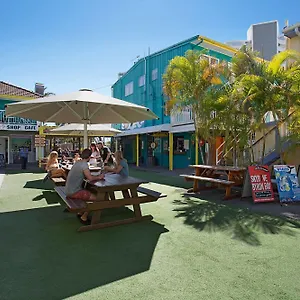 https://backpackers-in-paradise.queenslandhotels.net
